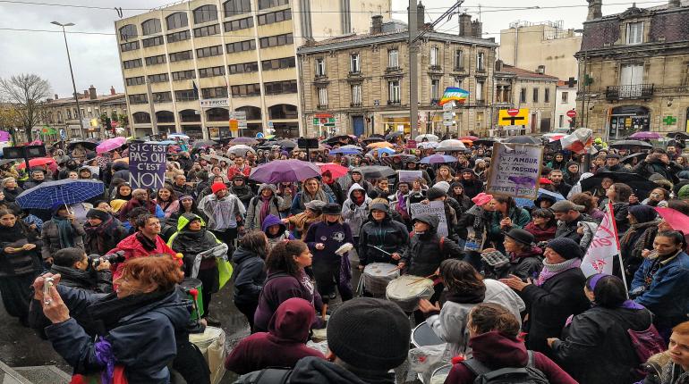 Manifestation 23 novembre à Bordeaux devant Hôtel de police