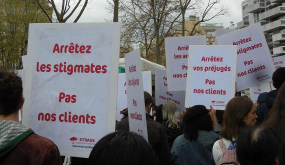 La santé et les droits des personnes se prostituant sacrifiés sur l'autel de la morale