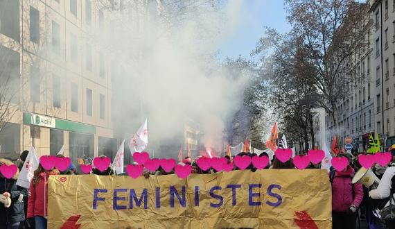 Banderole féministes en colère