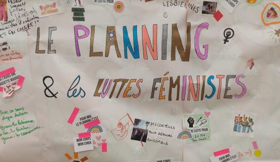 Fresque participative avec écrit dessus le Planning et les luttes féministes