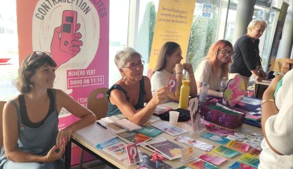 Stand du Planning Familial 85 à la fête du campus à La Roche-sur-Yon