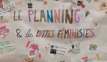 Fresque participative avec écrit dessus le Planning et les luttes féministes